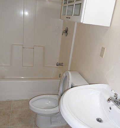 5th image of 742 S Summit Ave #B