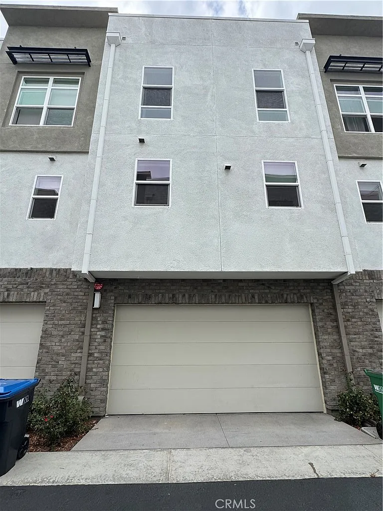 4 bed, 3.5 bath, 1900 sqft, $4,800 — Photo 3