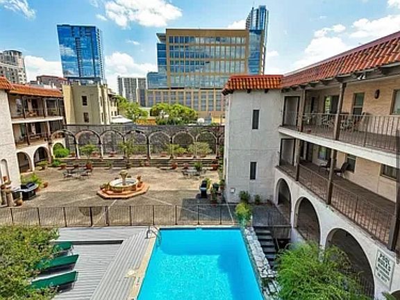 3rd image of 505 W 7th St APT 306