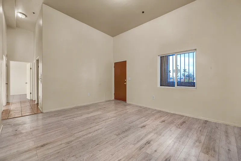 5 bed, 1900 sqft, $3,900 — Photo 3