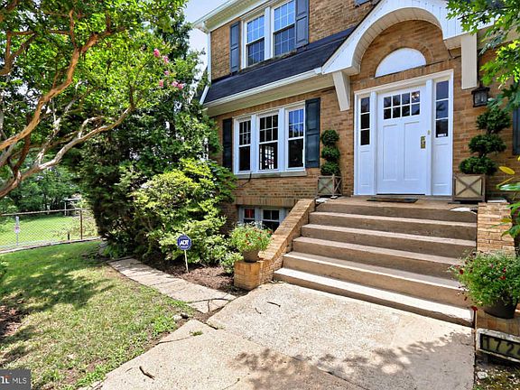 4th image of 1724 Columbia Pike