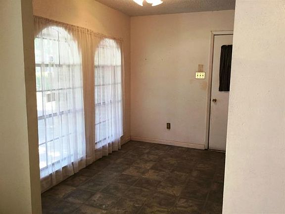 4th image of 3908 Townsend Dr