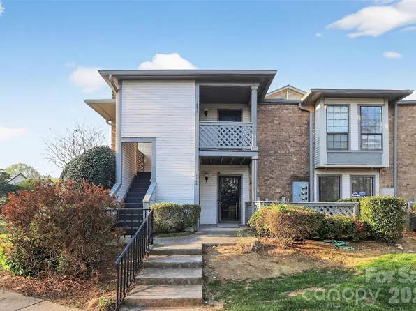 5862 Harris Grove Ln, Charlotte, NC 28212