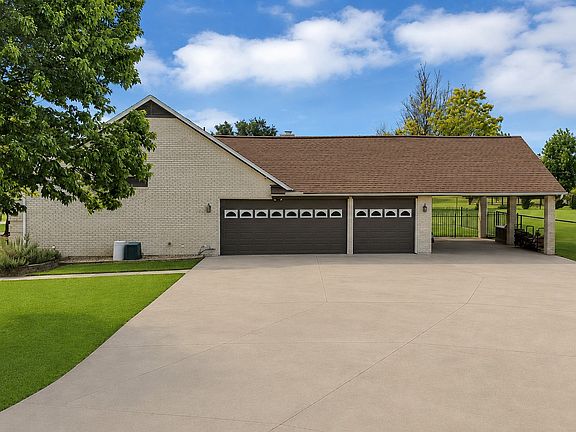 2nd image of 300 Buena Vista Dr