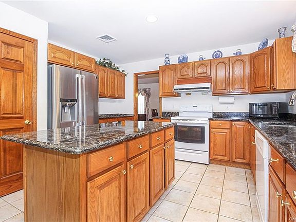 4th image of 2480 Field St
