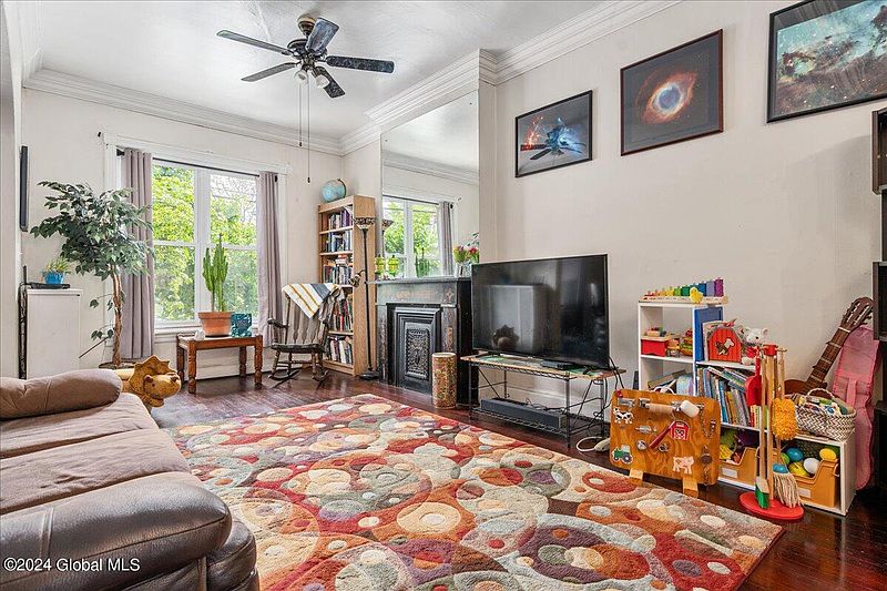 4th image of 257 Quail Street