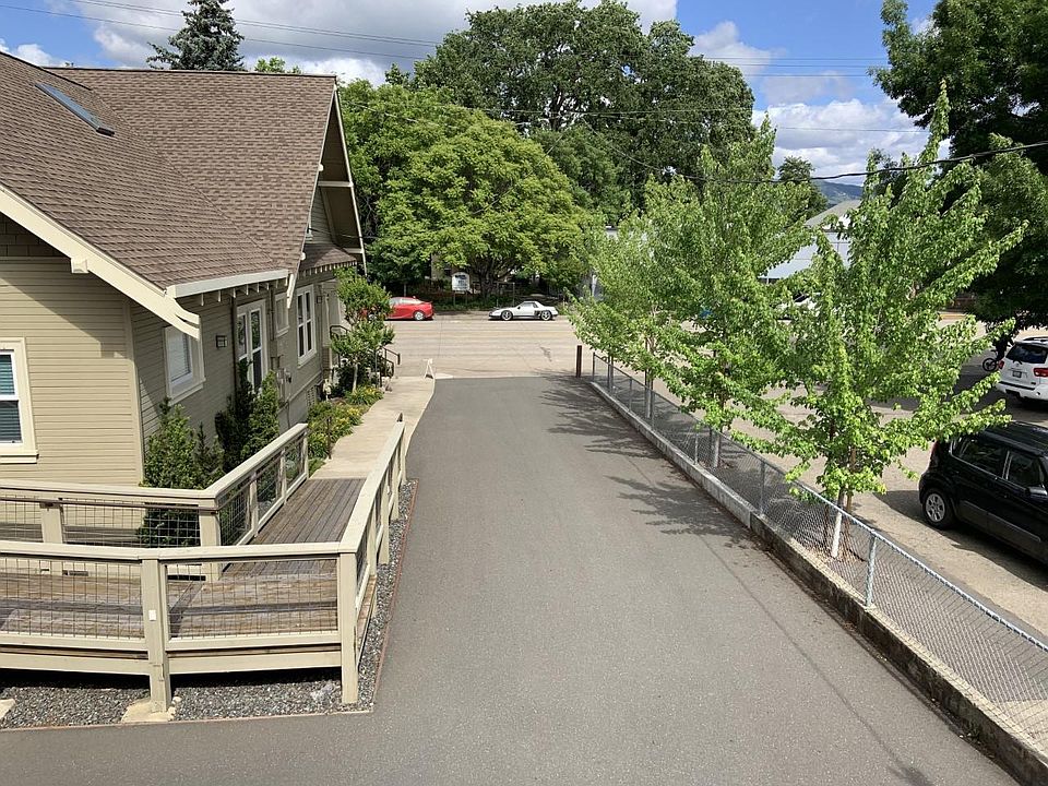 444 N State St Ukiah CA Zillow