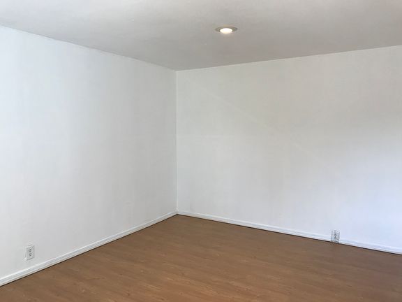 4th image of 10606 47th Ave SW