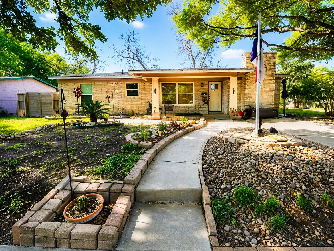 4 bed, 1540 sqft, $1,800 — Photo 1