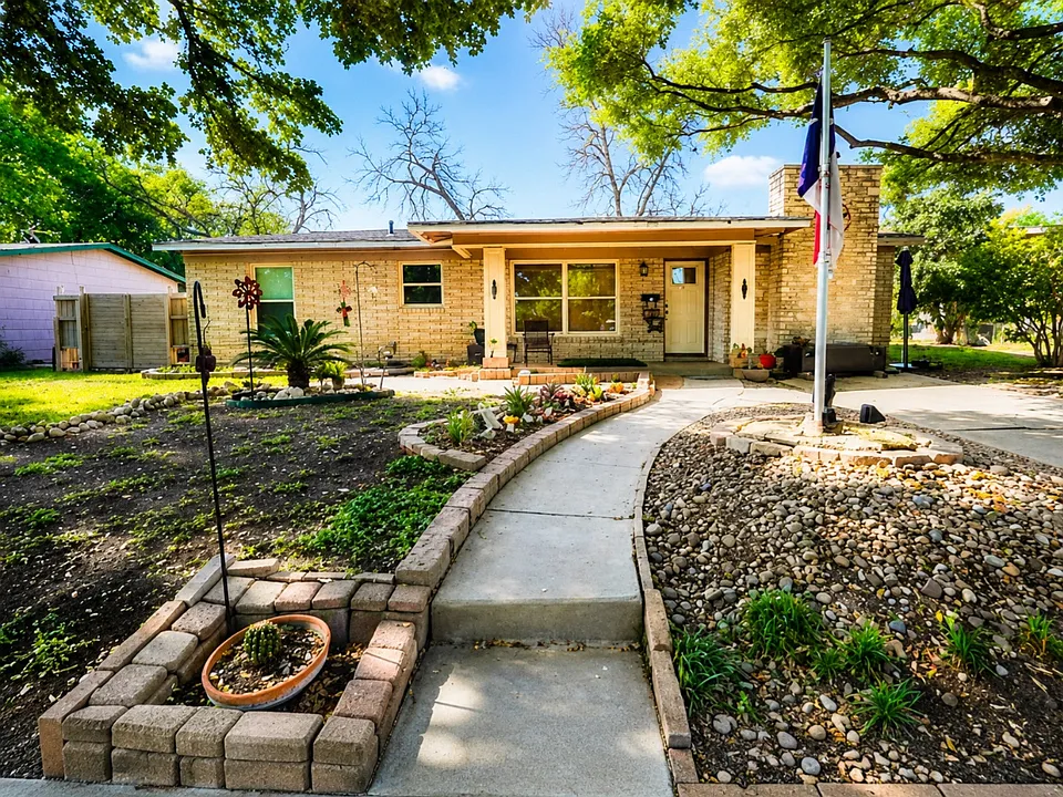 618 Storeywood Dr