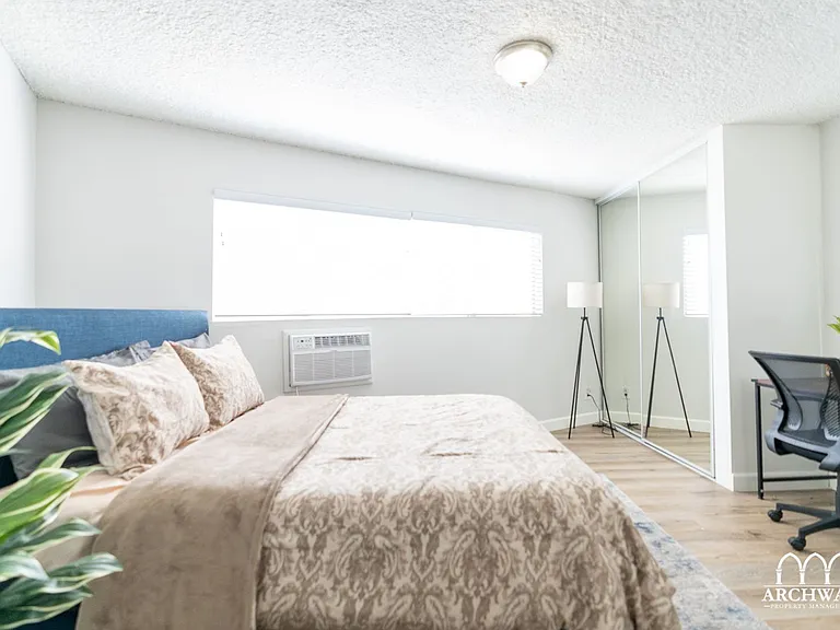 10725 Acama St — Photo 42