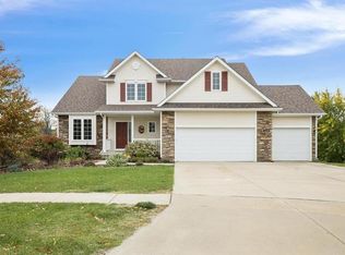 9412 Galleria Dr, Johnston, IA 50131