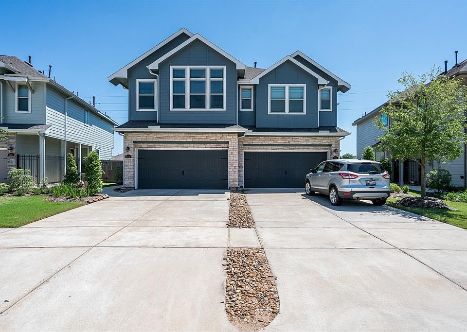 Welcome Home! This stunning Lennar Townhome is waiting to make new memories.
