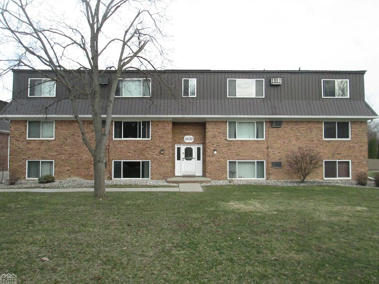 1637 S Riverside Ave photo 1