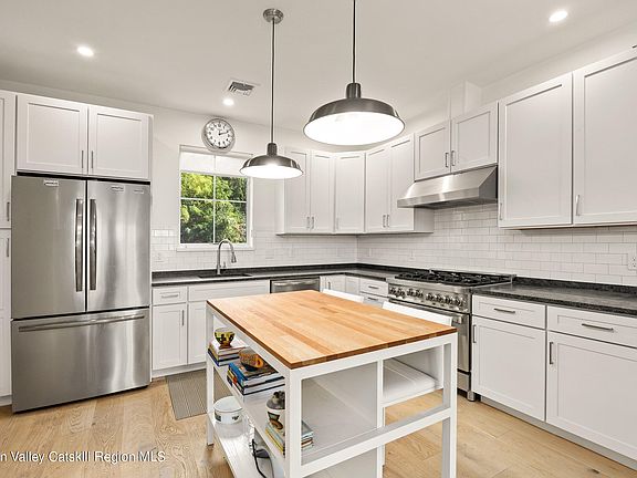 5th image of 10 Beekman Street #2