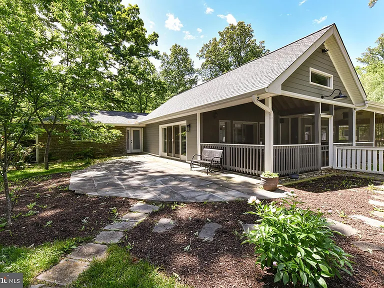 14 Oak Ln — Photo 43