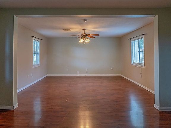 5th image of 225 Darolina St