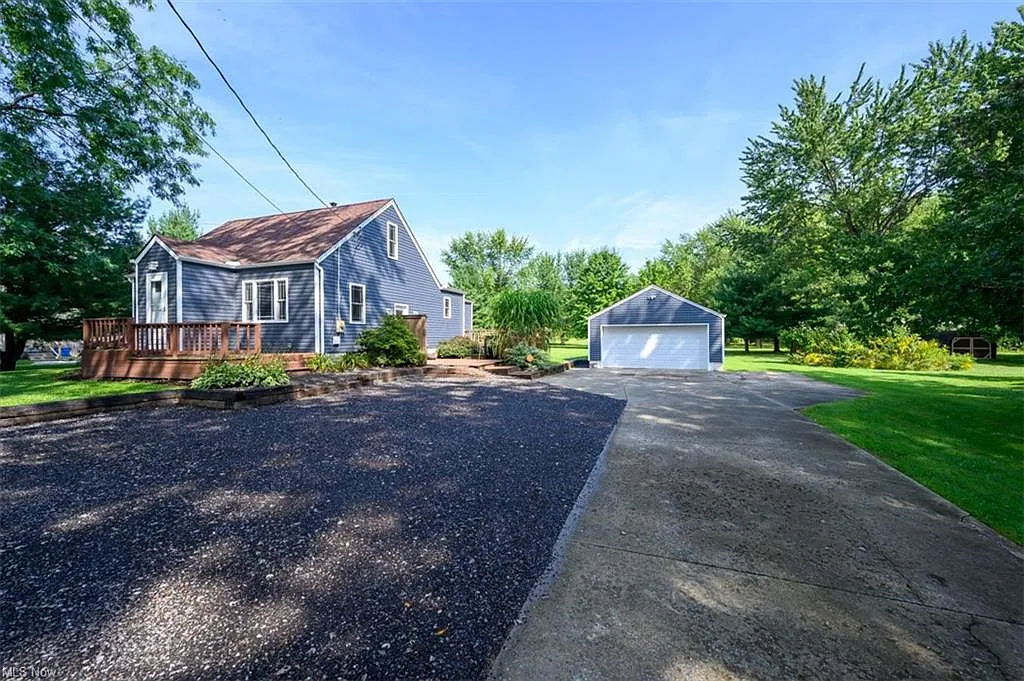 2635 Wilson Sharpsville Rd photo 1