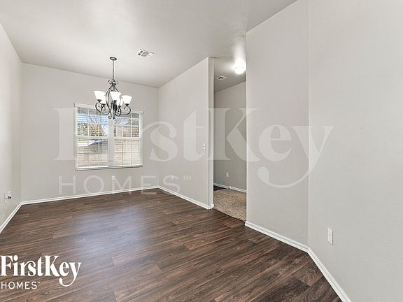 5th image of 233 NE 21st Ct