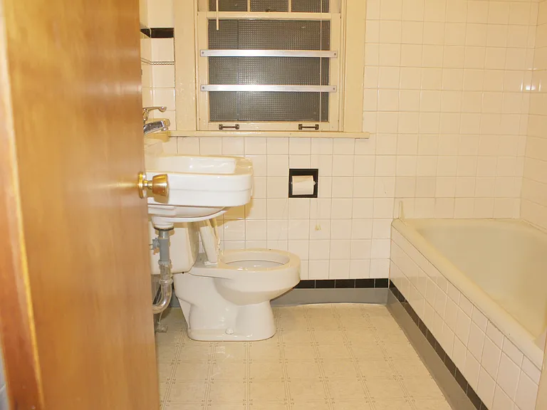 Bath sink, toilet, tub/shower area