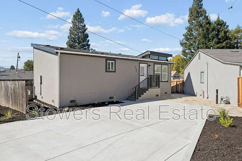 2 bed, 1.0 bath, 800 sqft, $3,295 — Photo 3