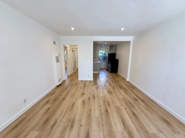 1143 N Formosa Ave — Photo 3