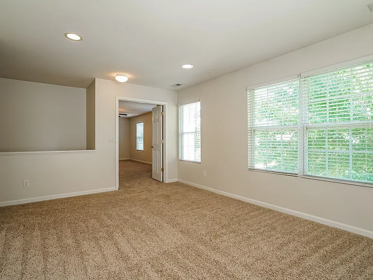 813 Stackhurst Way — Photo 11