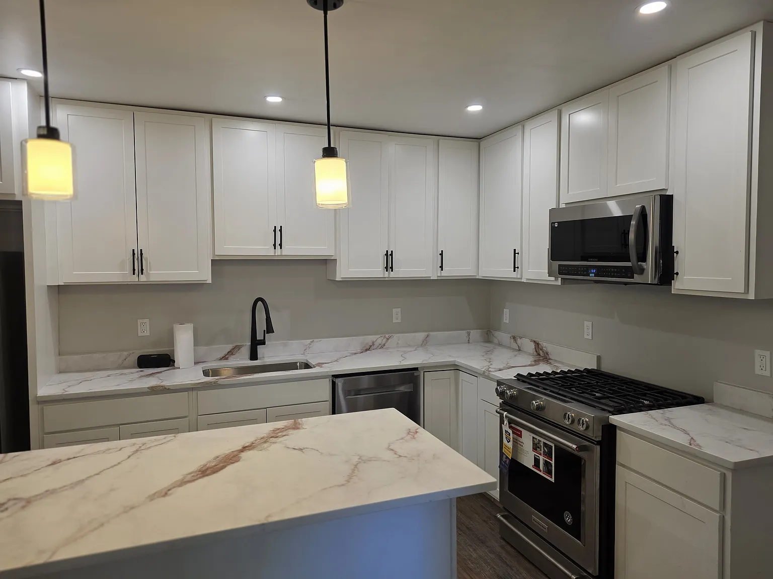3 bed, 1300 sqft, $2,000 — Photo 4
