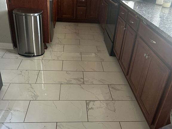 2nd image of 1225 River Oaks Dr #3