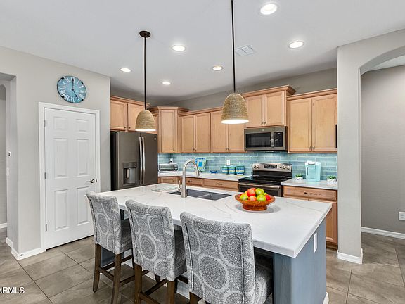 3rd image of 1485 W HOPTREE Avenue
