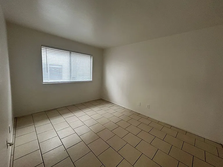 Santanna Apartments — Photo 10