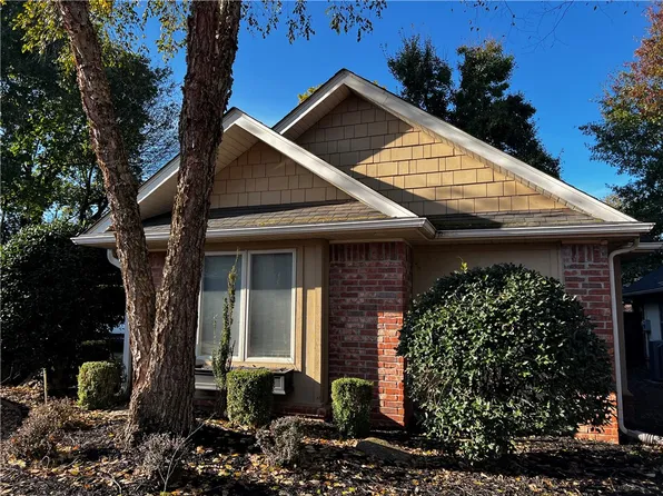 4247 E Mission Blvd, Fayetteville, AR 72703