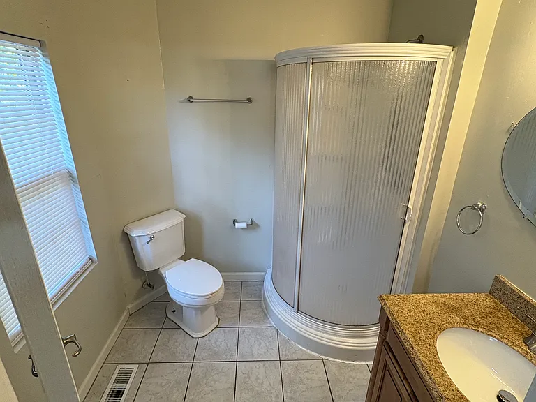 1240 Hampton Ave — Photo 14