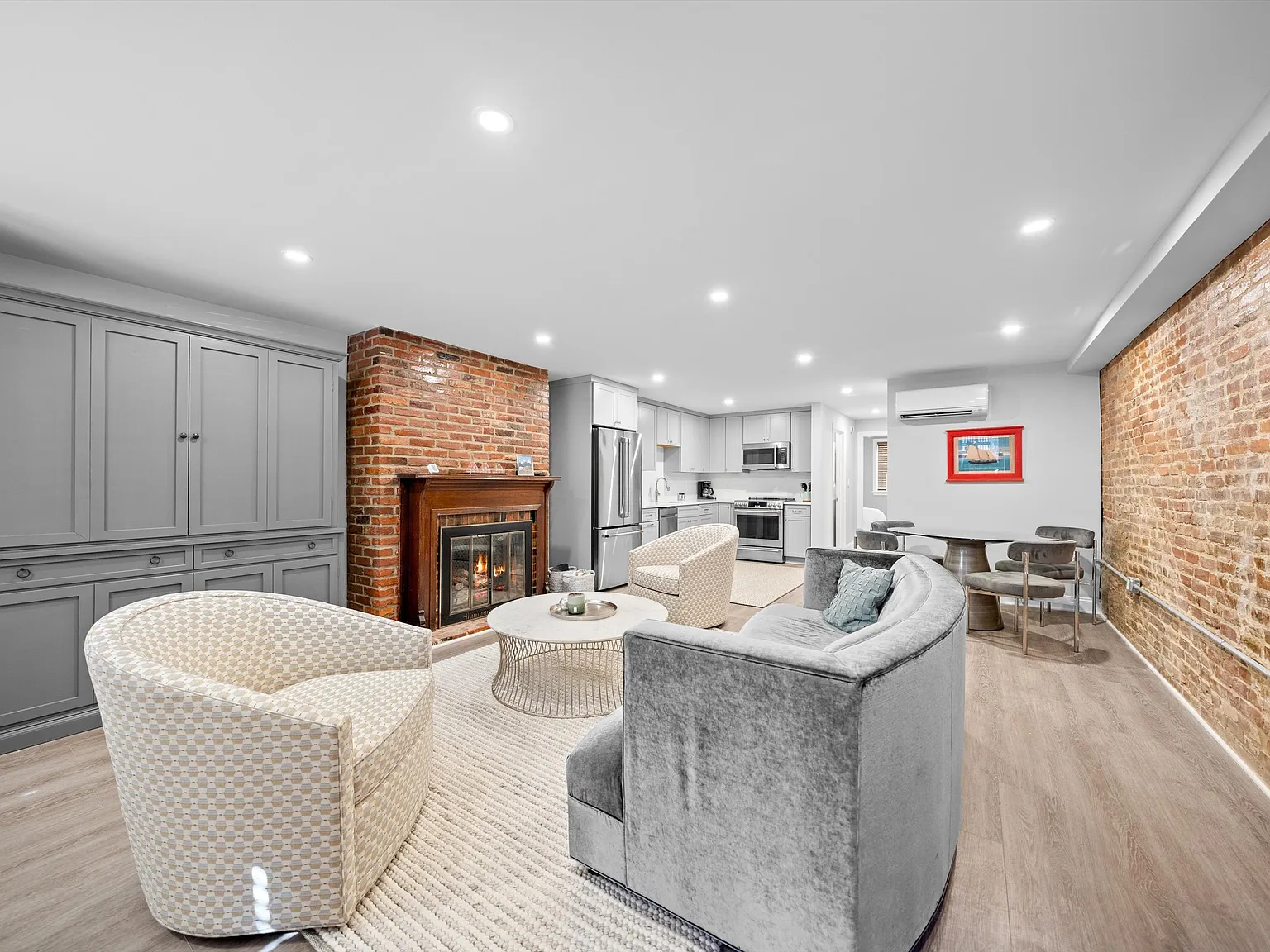 1 bed, 950 sqft, $3,270 — Photo 2