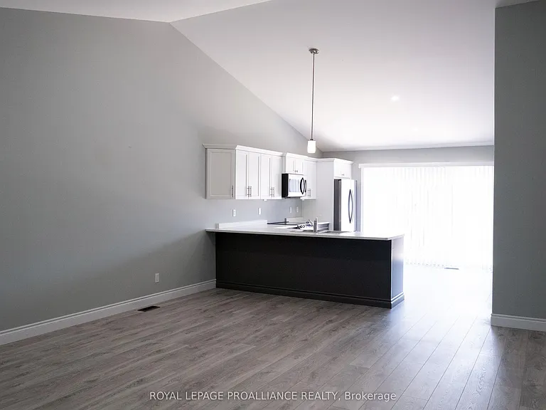 22 Stirling Cres — Photo 7