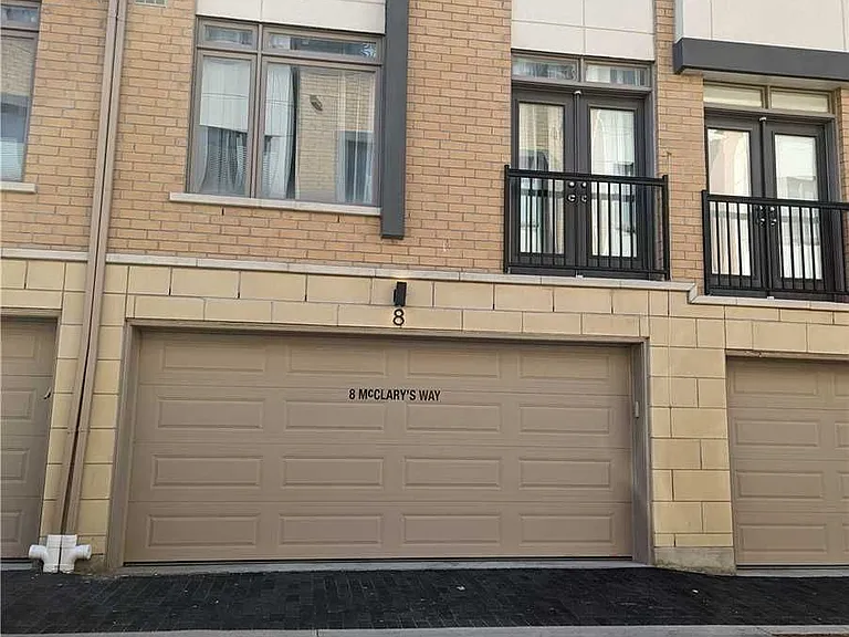 8 McClarys Way — Photo 2