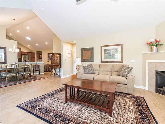 5th image of 1901 Fairways Dr