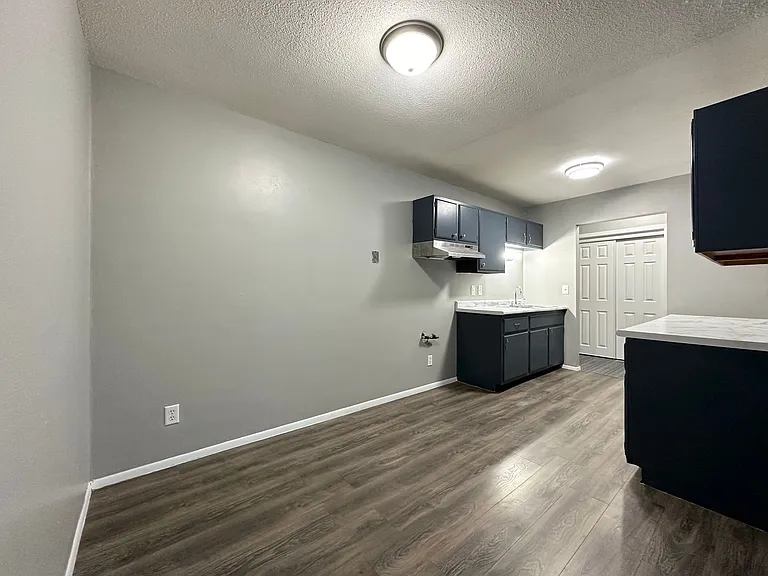 1315 Dowling Ave N — Photo 1