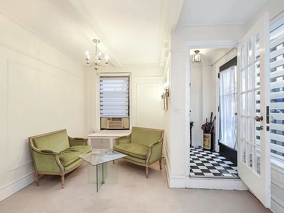 3rd image of 30 Beekman Pl #1C