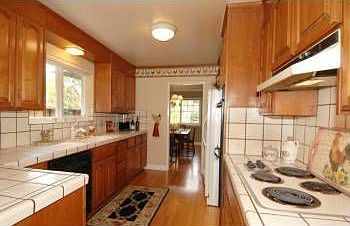 4th image of 851 Chesterton Ave