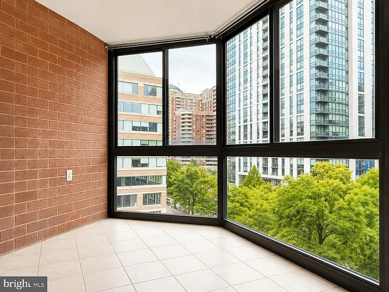 1001 N Randolph St #502 — Photo 5