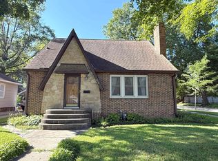 210 N Crescent Dr, Mason City, IA 50401
