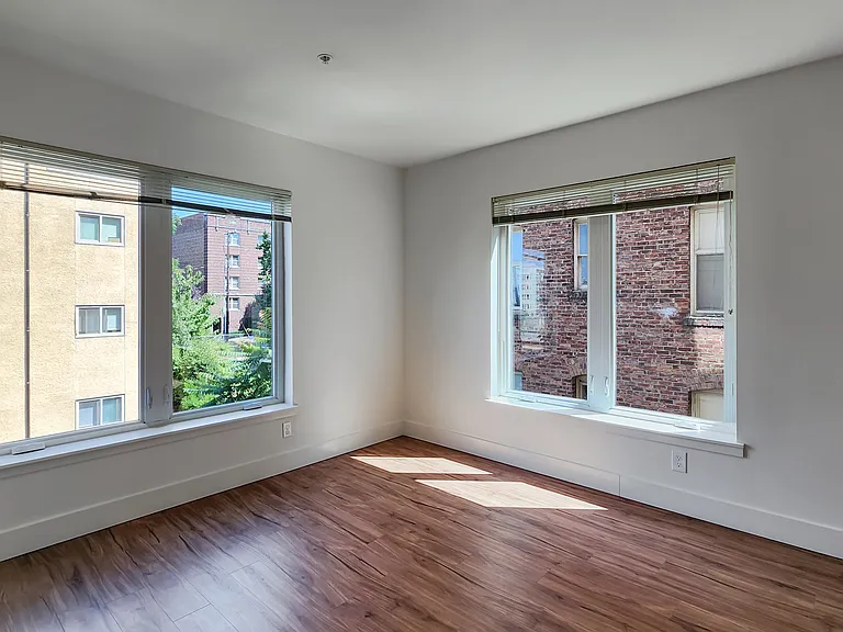 Dunn Motors Apartments — Photo 114