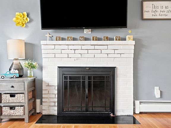 5th image of 52 Oak Ridge Cir