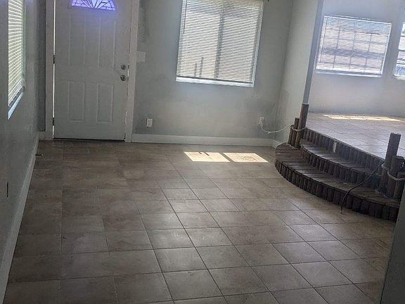 4th image of 4844 Flamingo Dr