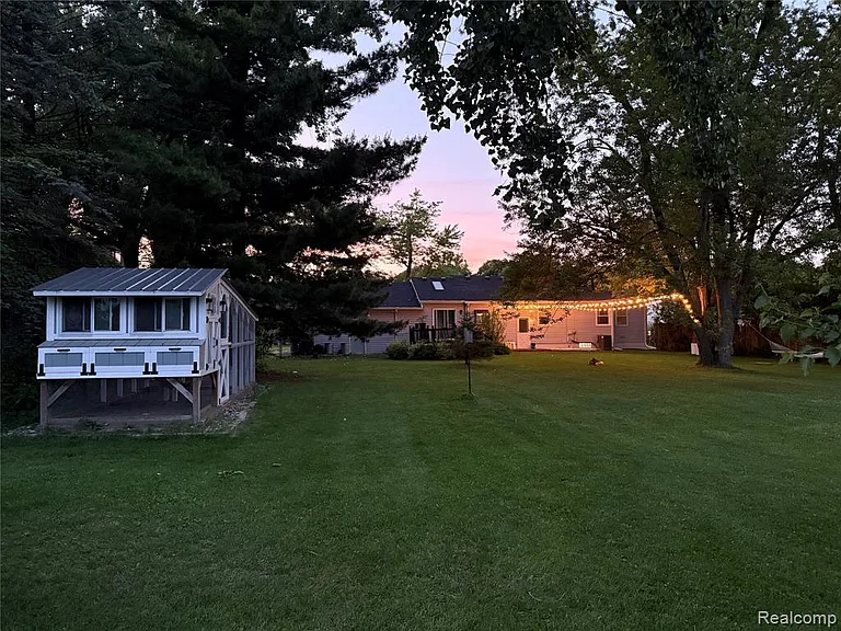 306 Michelson Rd — Photo 32