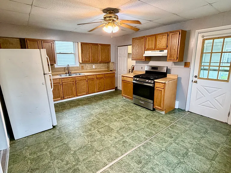 52 Cedar St — Photo 4