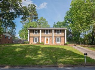 2519 Cezanne Dr, Greensboro, NC 27407