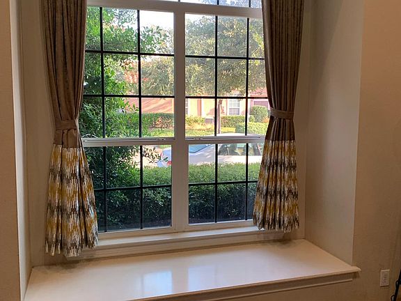 Bay Window 