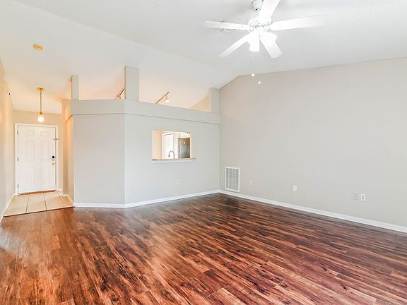 5th image of 338 Arlington Cir